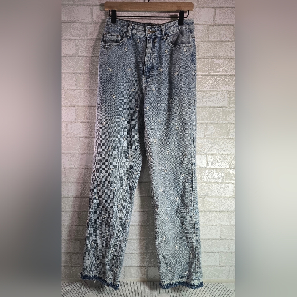 Playboy by Pacsun Raining Bunnies 90’s Boyfriend Drop Hem Light Wash Jeans 28 - Picture 5 of 12